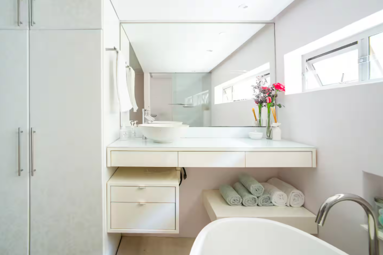 2 Bedroom Property for Sale in Vredehoek Western Cape